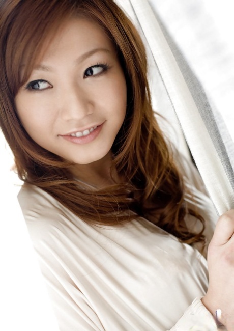 Attractive asian babe Emi Harukaze stripping off her clothes
