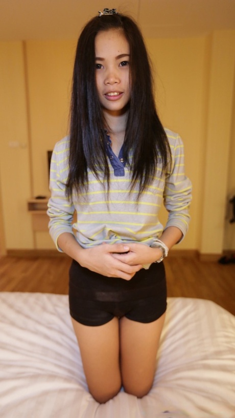 Petite Asian Pics