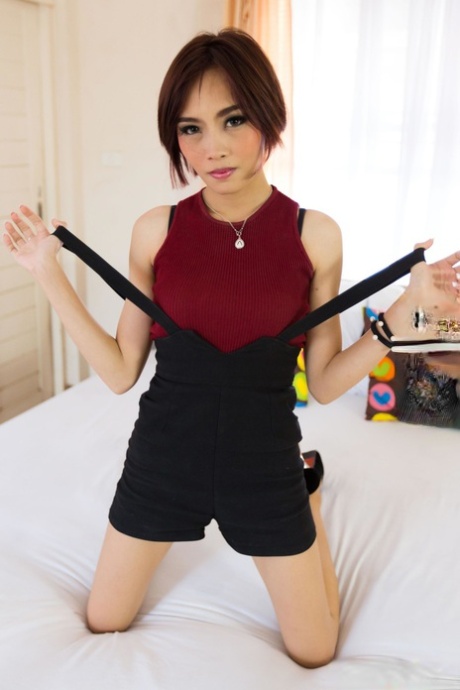 Sexy Asian babe Sofia shows off her petite naked body in high heels