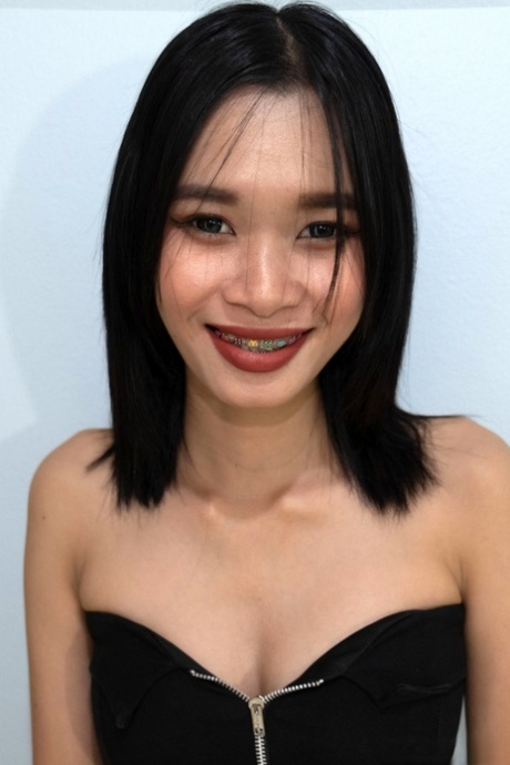 Pretty Thai teen Bussaba goes topless at the casting & shows her boobs
