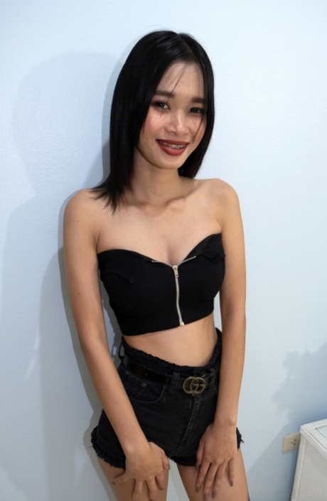 Pretty Thai teen Bussaba goes topless at the casting & shows her boobs